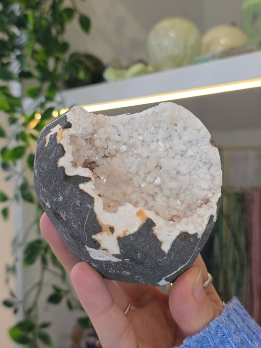 Pink Heulandite with Stilbite on Basalt Matrix from Mumbai, Maharashtra, India - Z