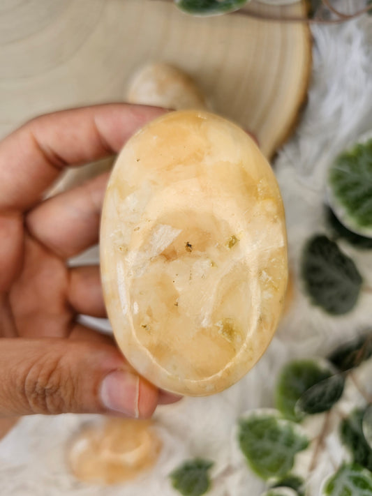 Stilbite Palm Stone - MAS0587