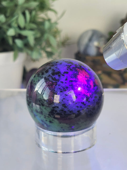 Ruby Zoisite Sphere UV Reactive - MAS0700