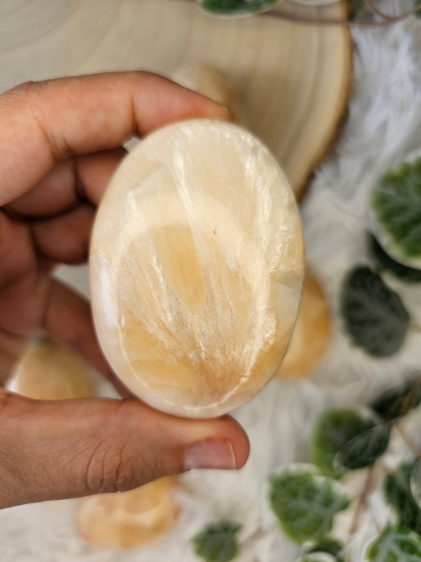 Stilbite Palm Stone - MAS0587