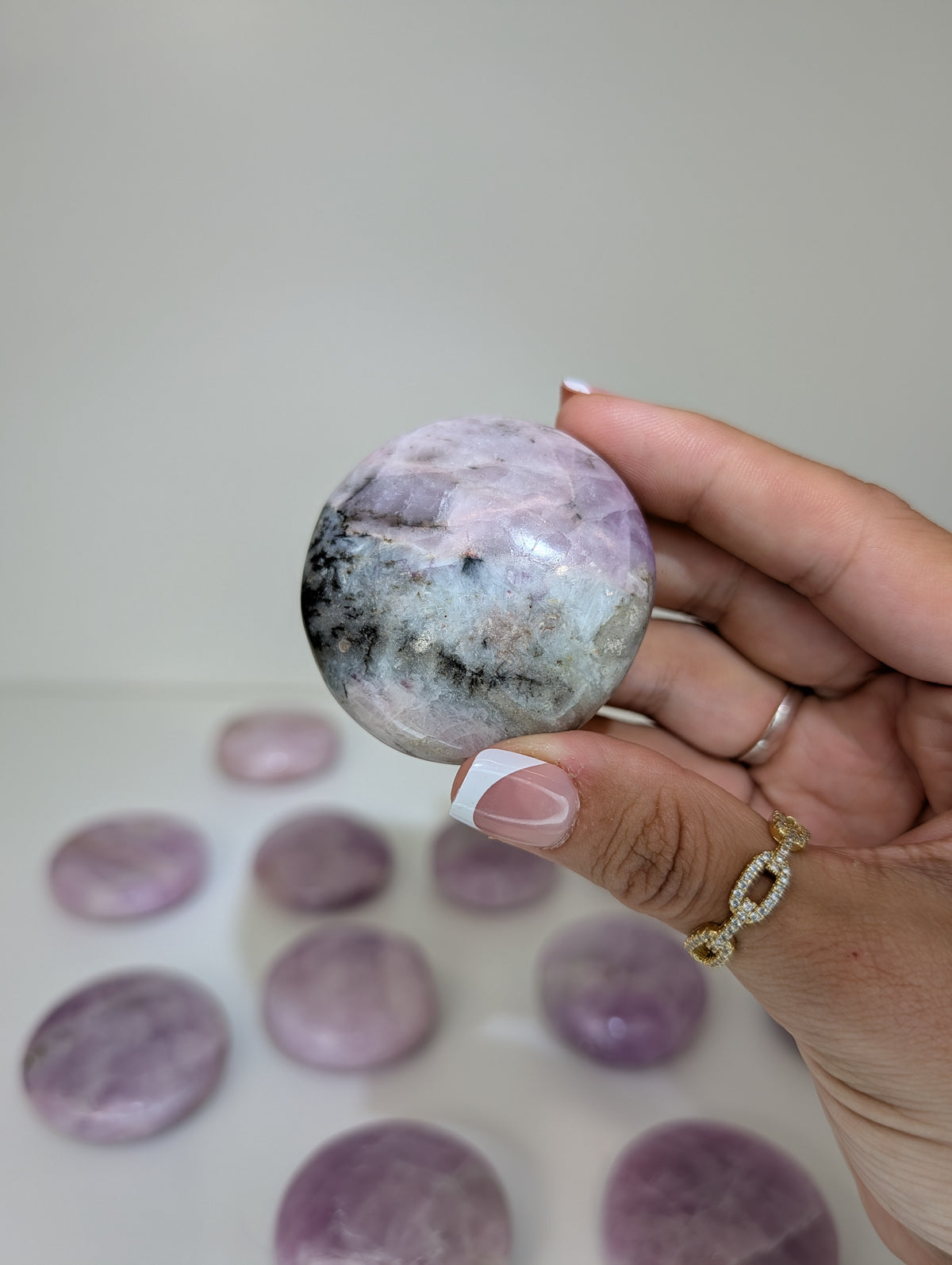 Pakistan Kunzite Round Palm Stones