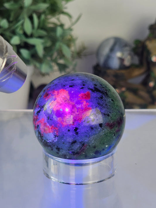 Ruby Zoisite Sphere UV Reactive - MAS0701