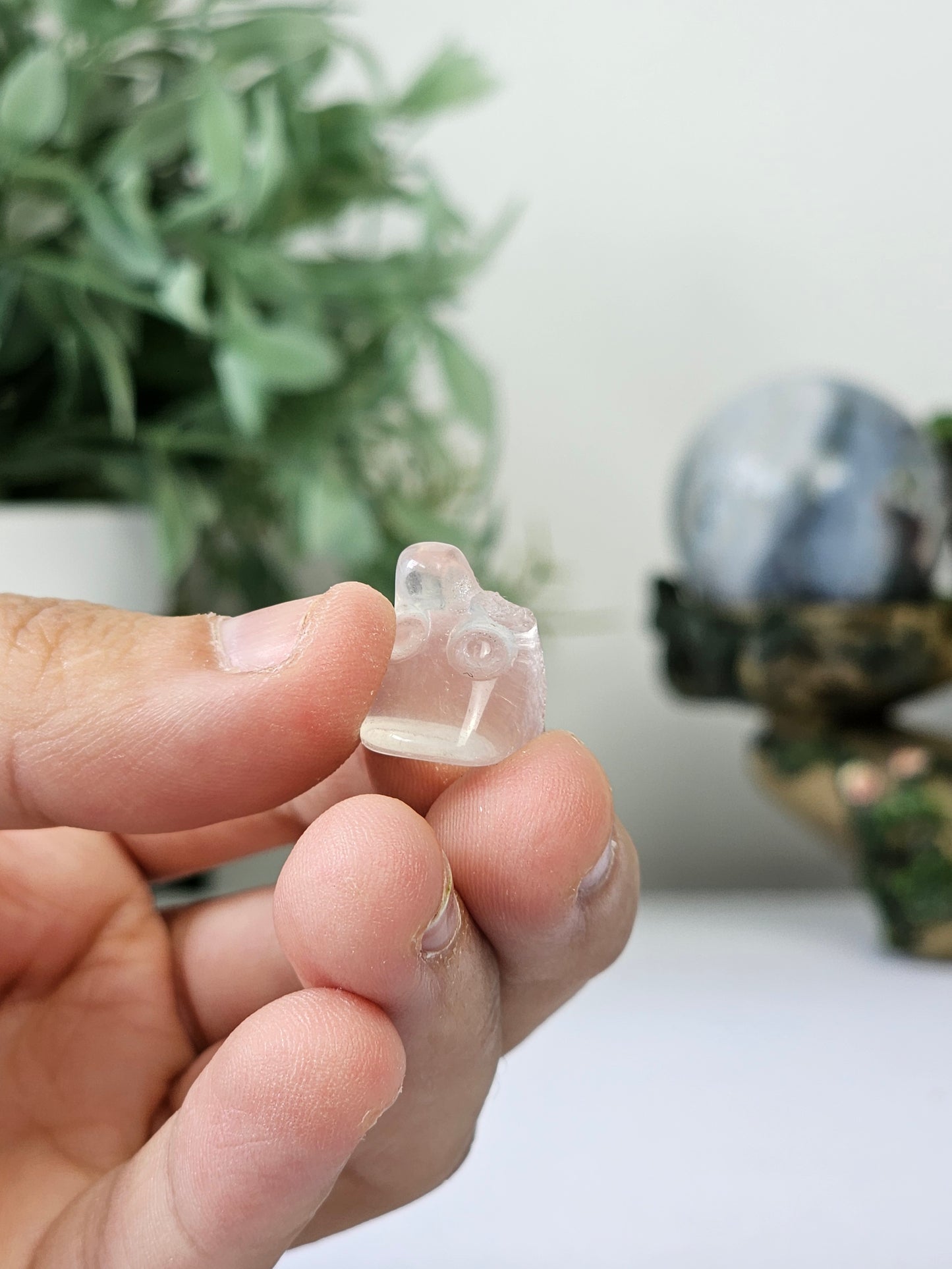Imperfect: Lavender Fluorite Snail (broken head, missing ear) - MAS0810