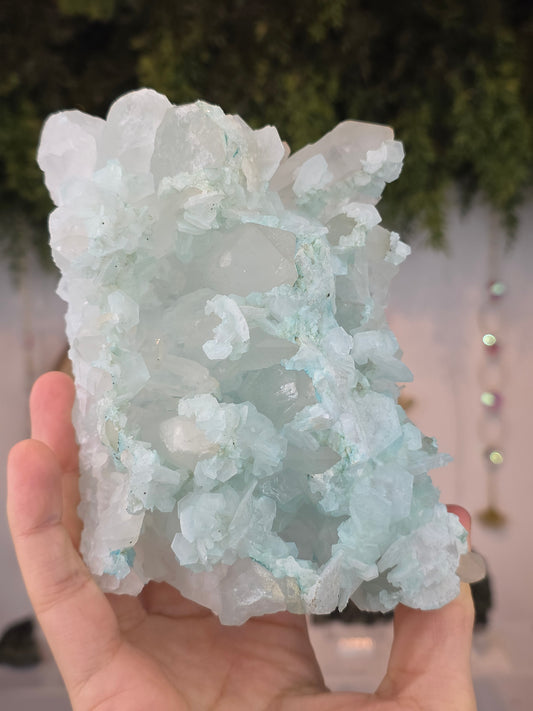 Quartz with Calcite and blue Aurichalcite