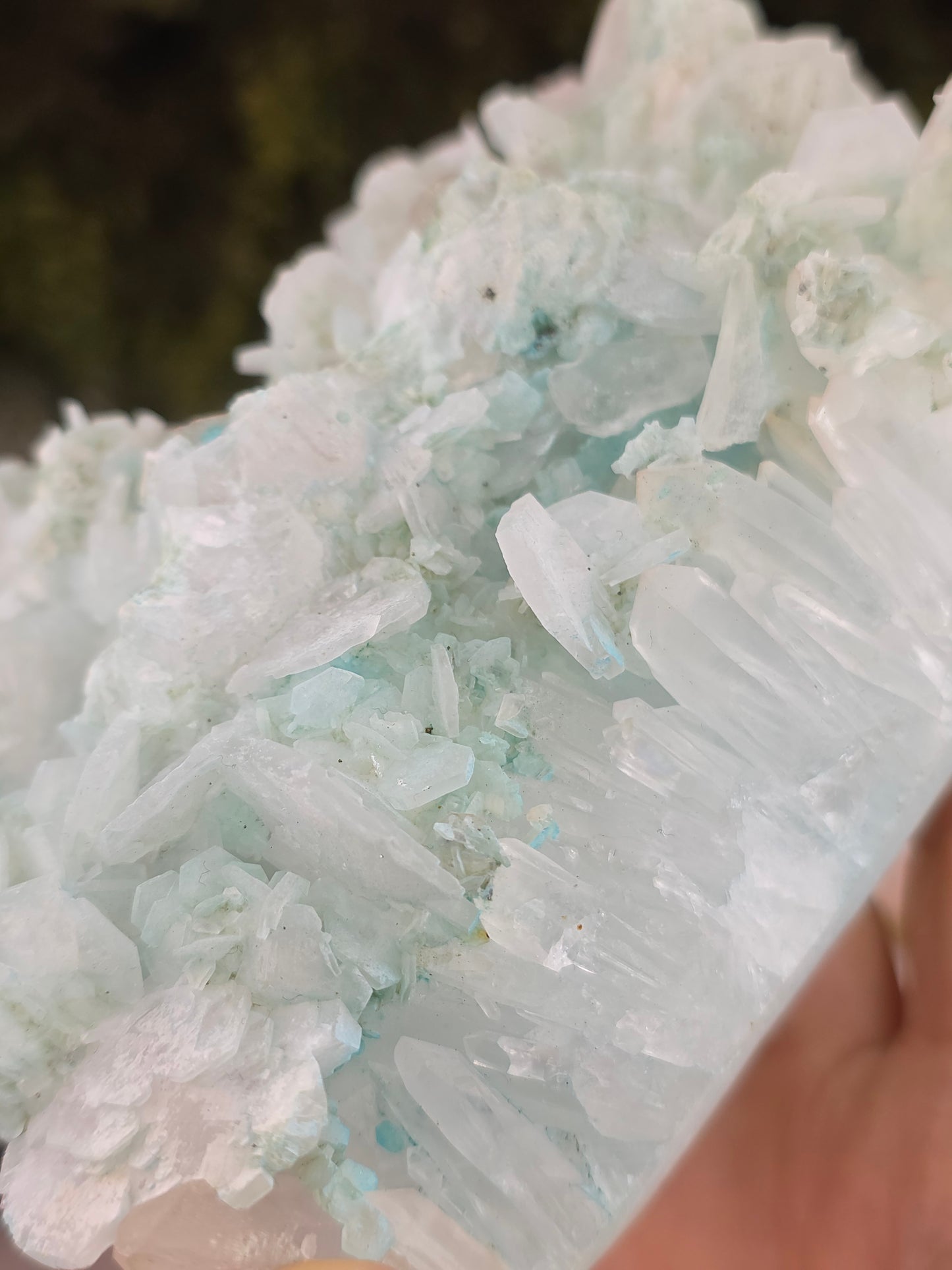 Quartz with Calcite and blue Aurichalcite