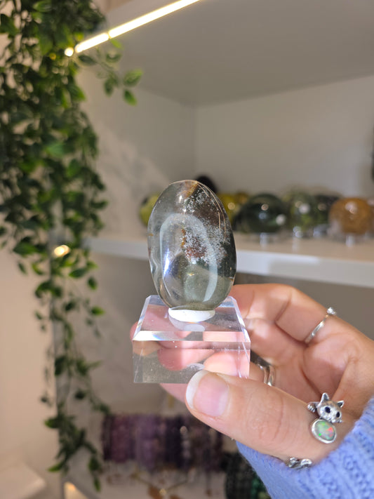 Garden Quartz Freeform on Plinth A