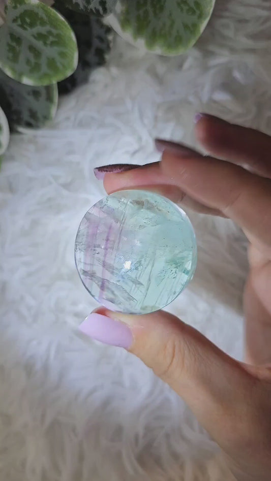 Round Fluorite Palm AA - MAS1075