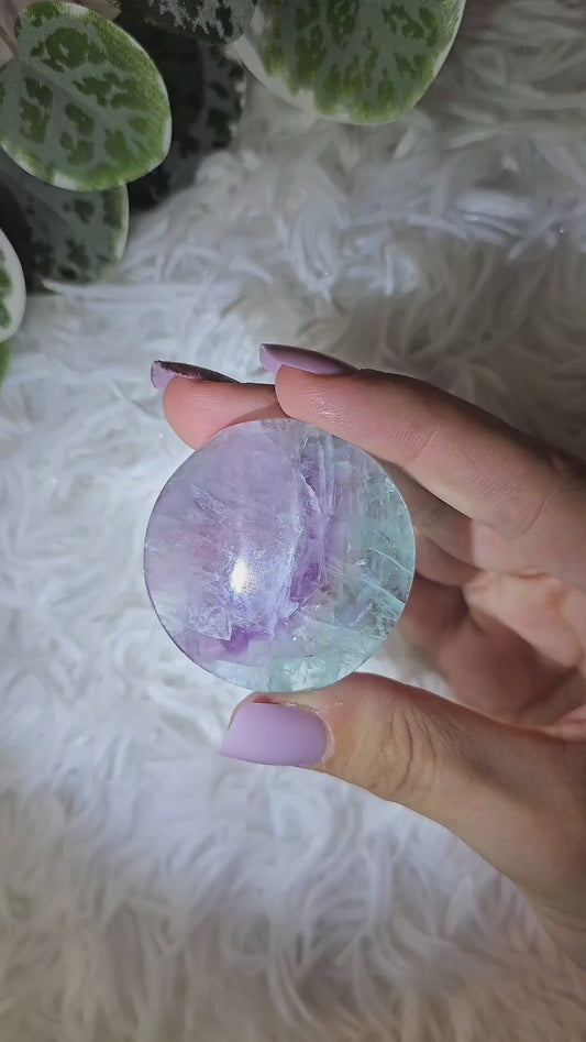 Round Fluorite Palm T - MAS1068