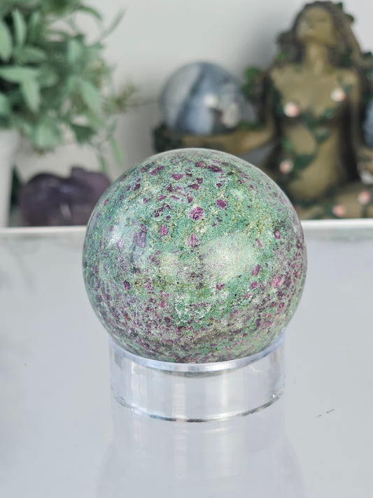 Ruby Fuschite Sphere UV reactive - MAS0687