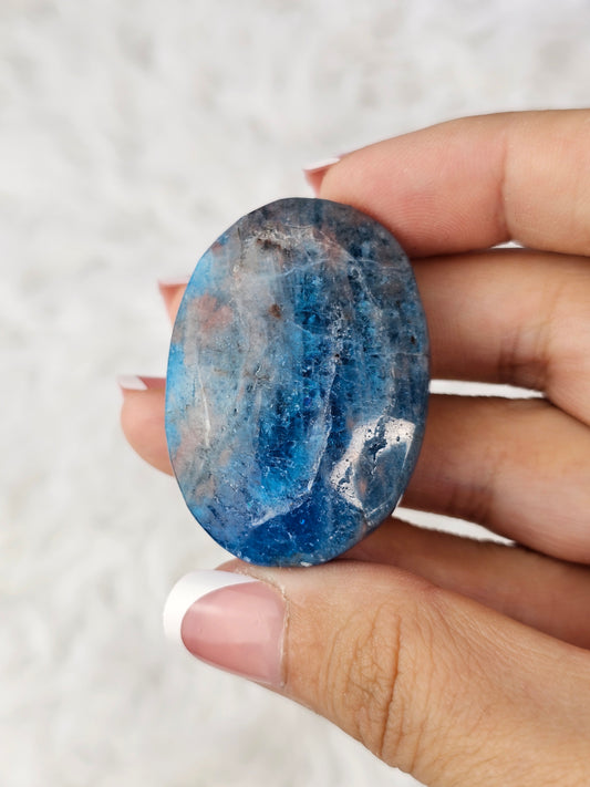 Apatite Palm Stone - MAS0785