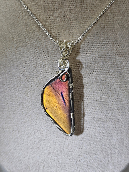 Labradorite pendant wrapped in silver plated wire - MAS0757