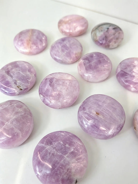 Pakistan Kunzite Round Palm Stones