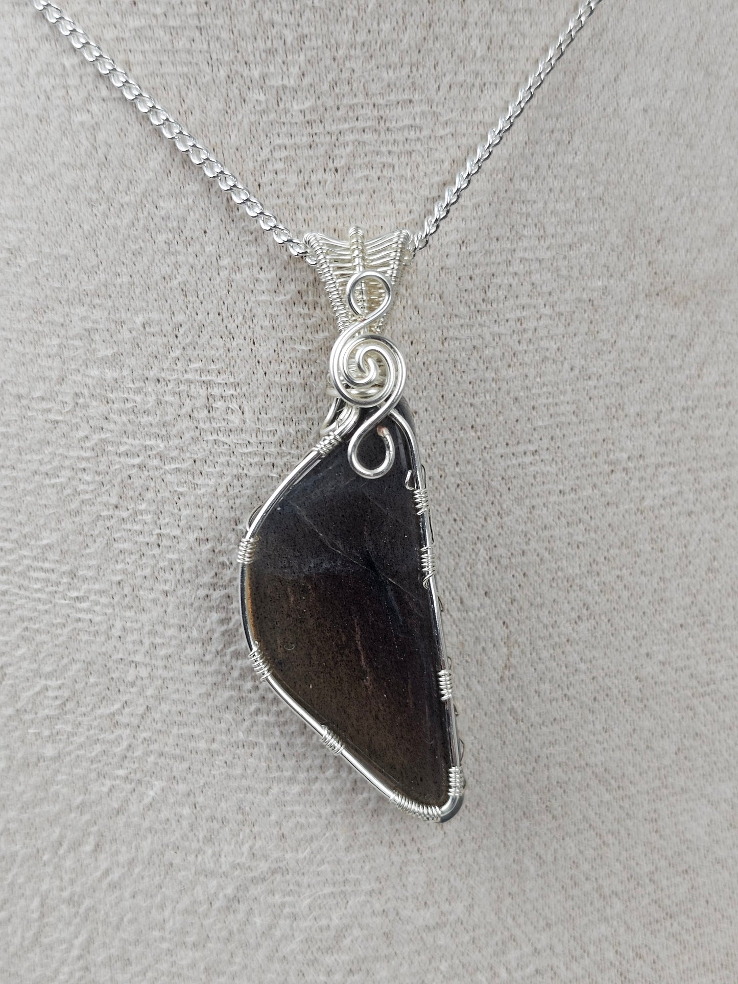 Labradorite pendant wrapped in silver plated wire - MAS0757