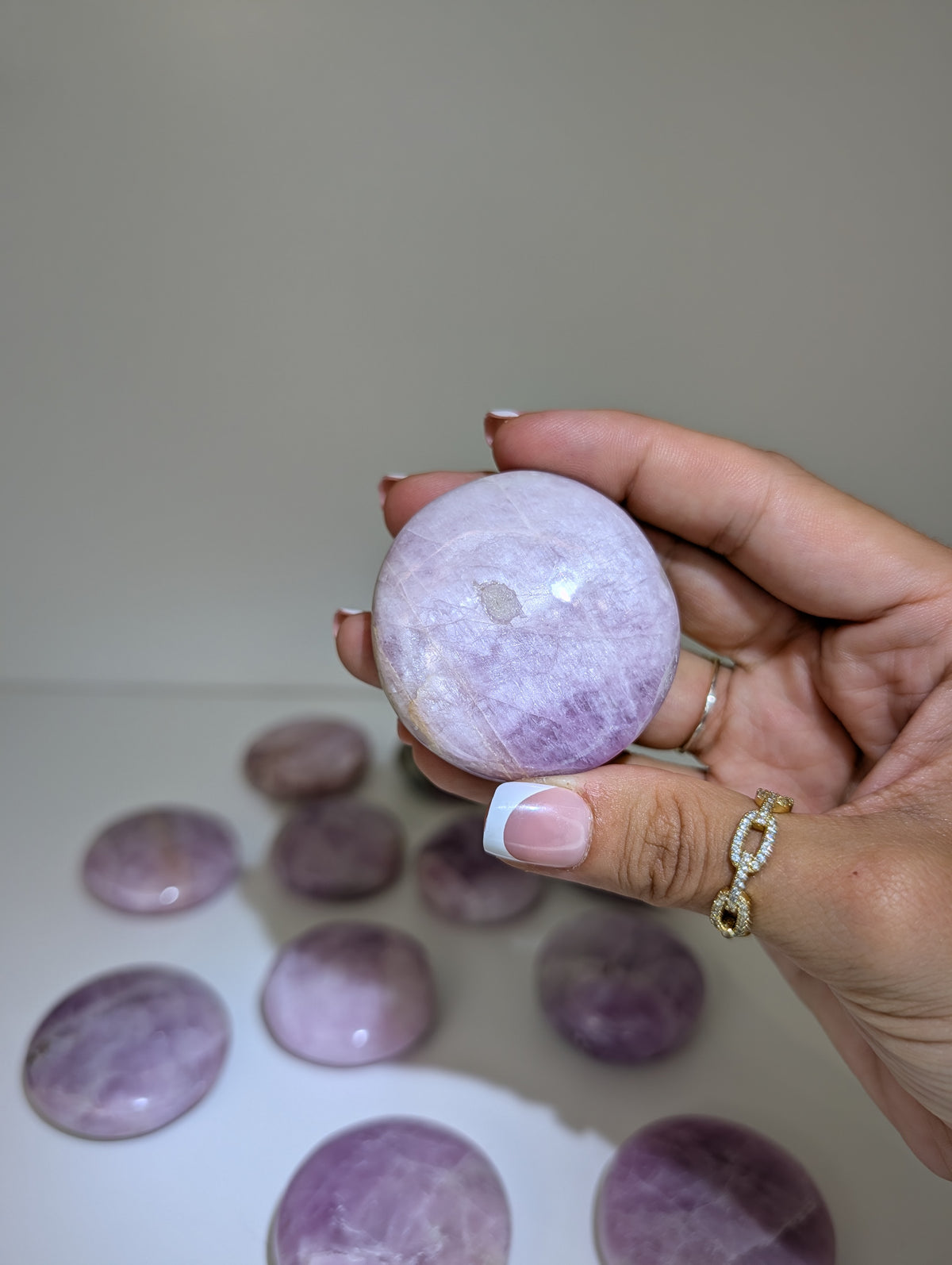 Pakistan Kunzite Round Palm Stones