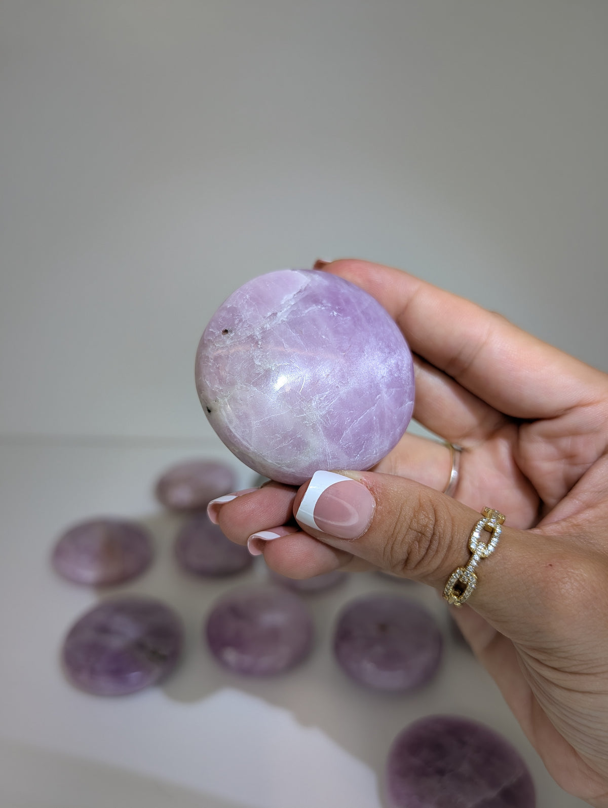 Pakistan Kunzite Round Palm Stones