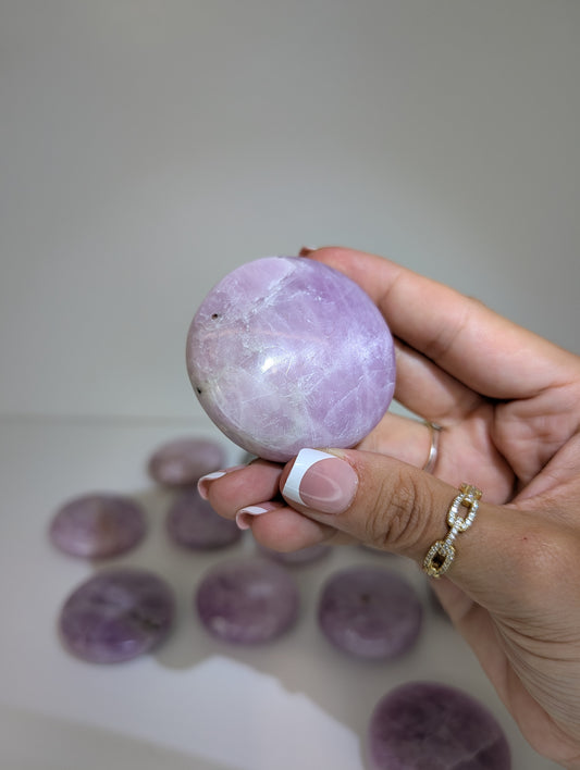 Pakistan Kunzite Round Palm Stones