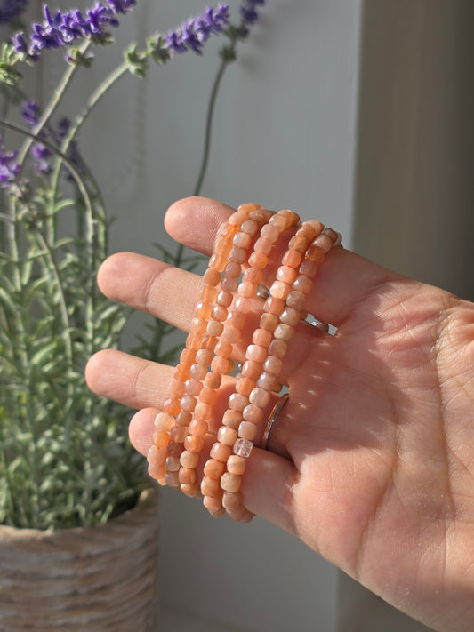 Peach Moonstone - Cubic Facetted Bracelet 4.5mm
