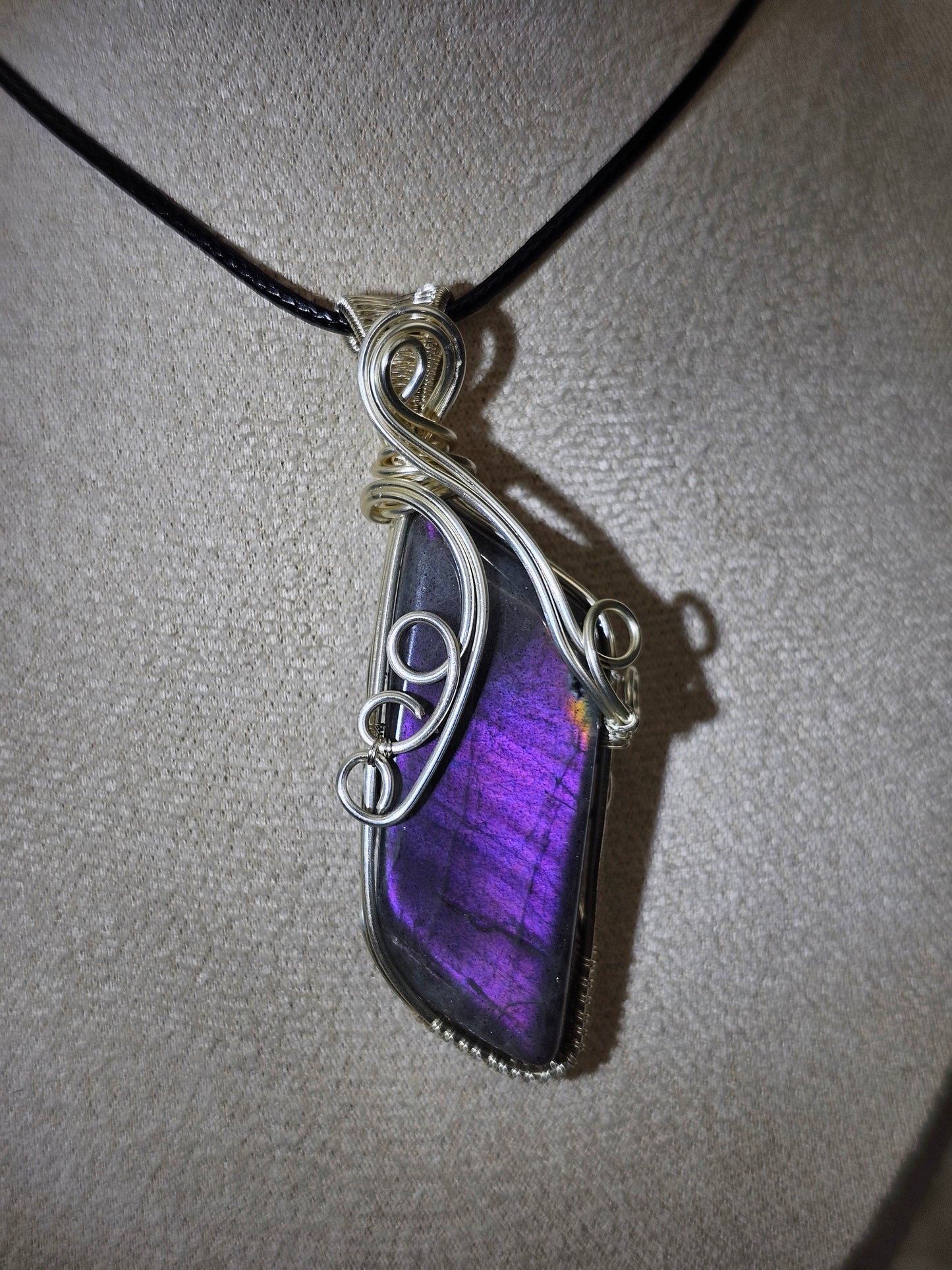 Labradorite pendant wrapped in silver plated wire - MAS0762