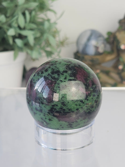 Ruby Zoisite Sphere UV Reactive - MAS0700