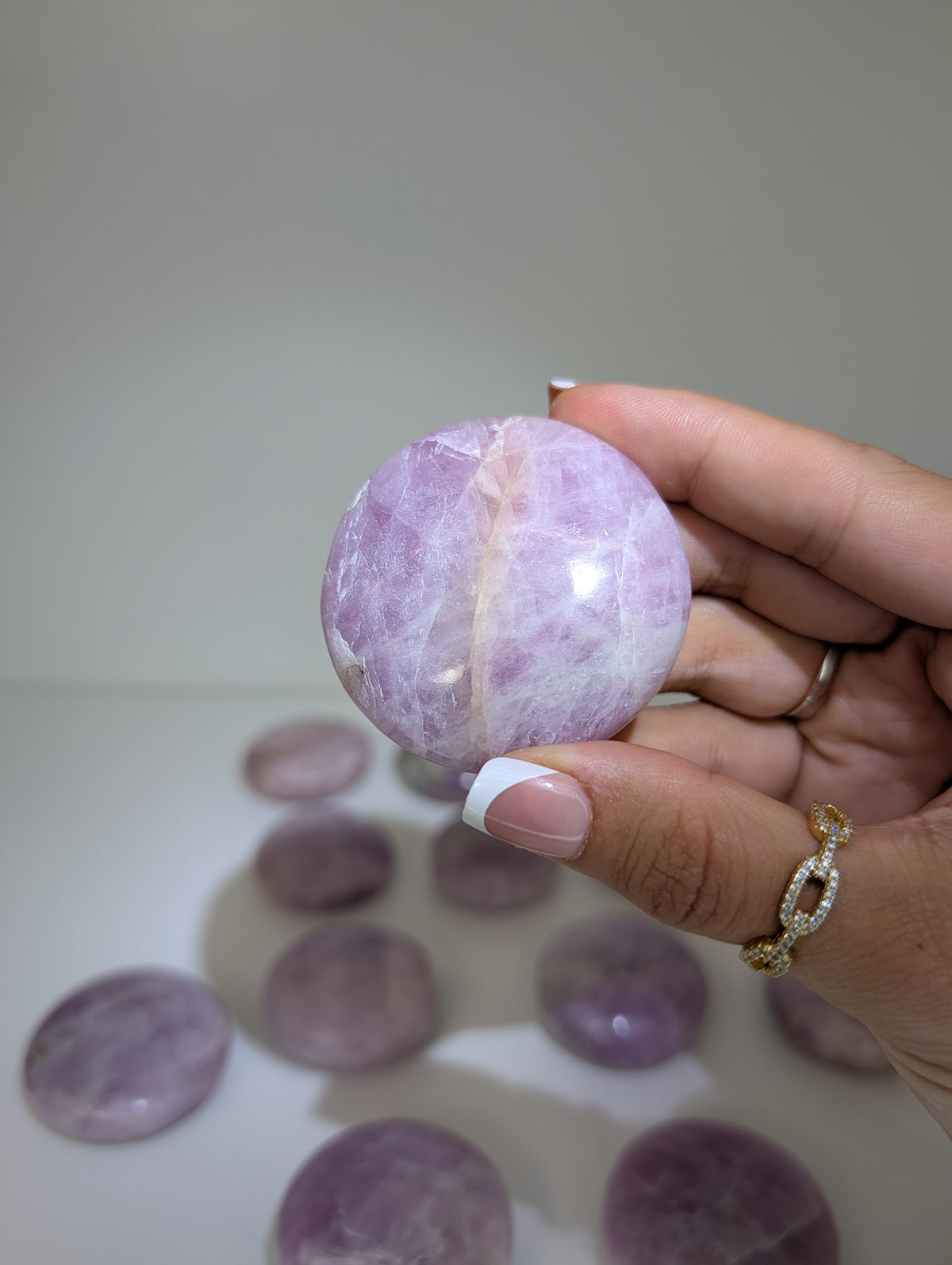 Pakistan Kunzite Round Palm Stones