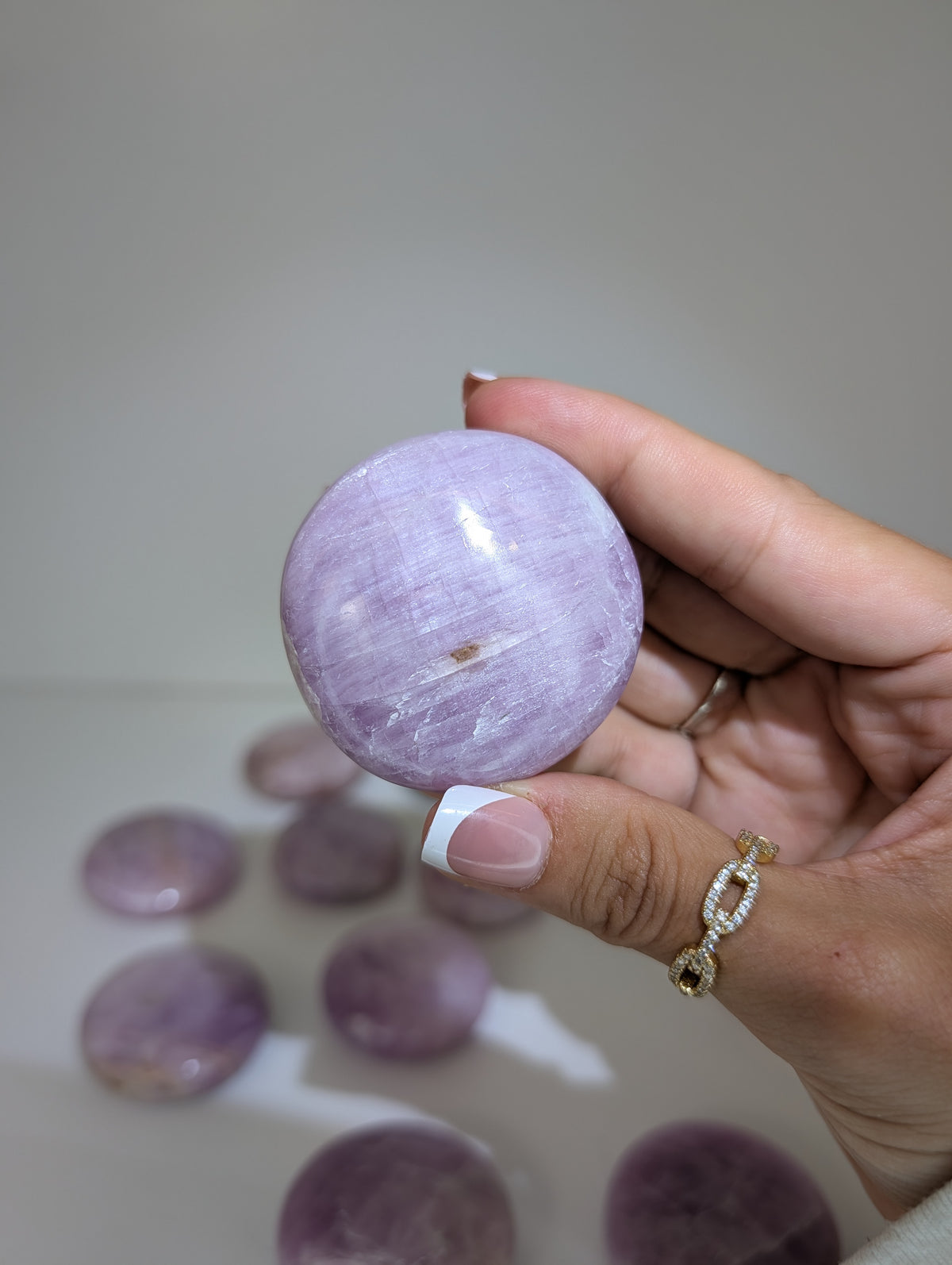 Pakistan Kunzite Round Palm Stones