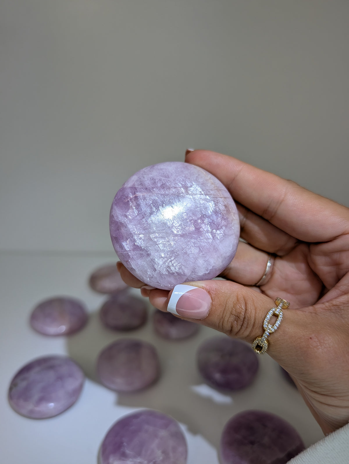 Pakistan Kunzite Round Palm Stones
