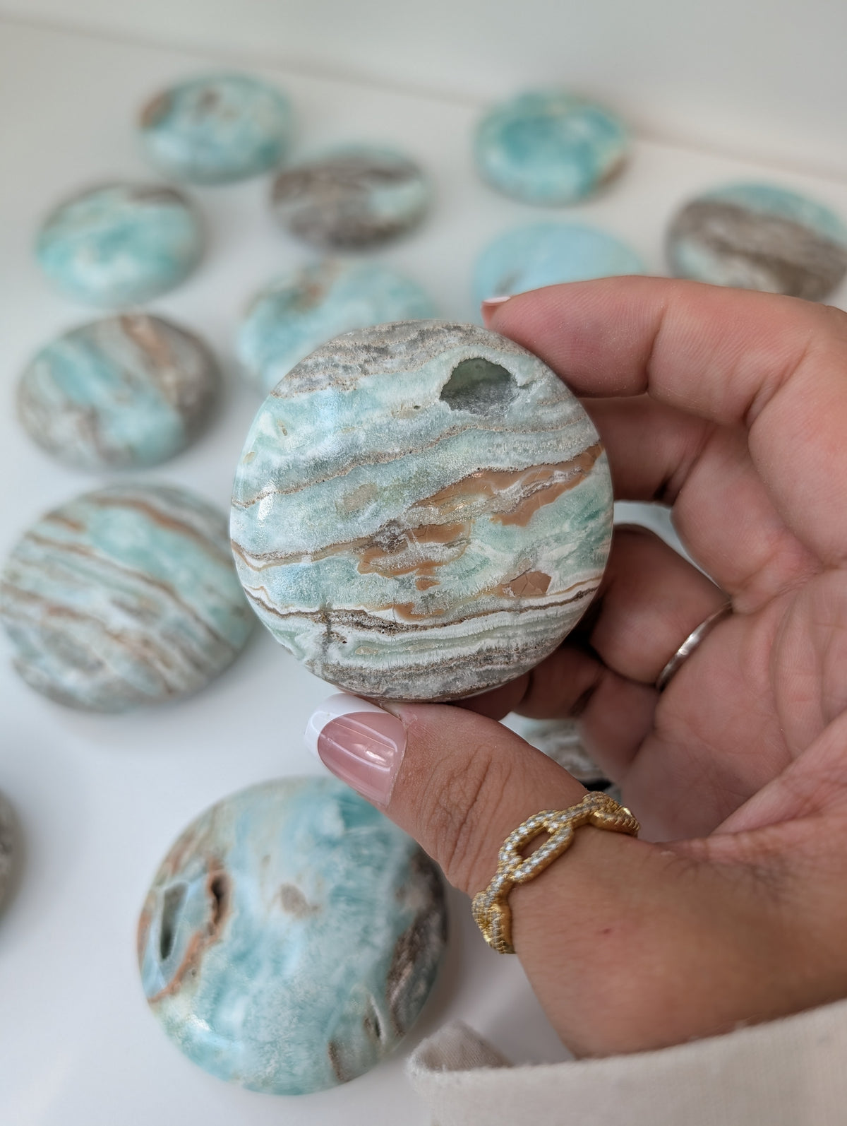 Pakistan Caribbean Calcite Round Palm Stones