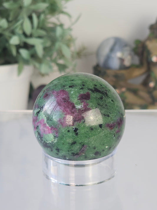 Ruby Zoisite Sphere UV Reactive - MAS0701