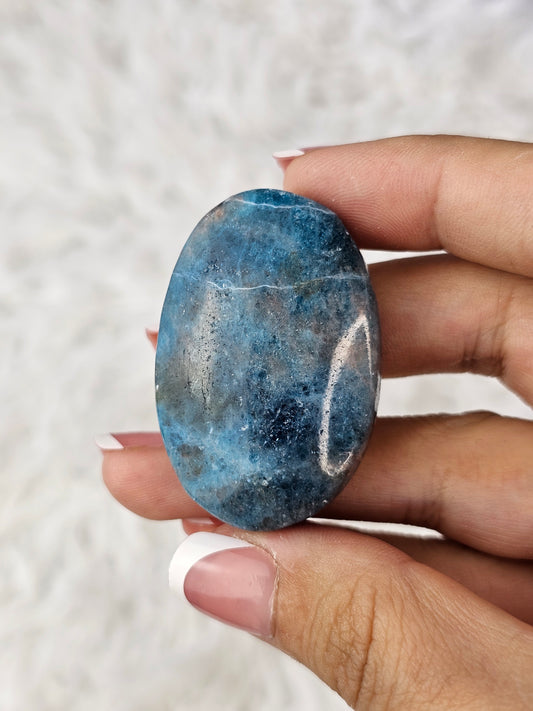 Apatite Palm Stone - MAS0784