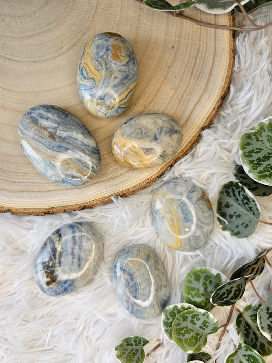 Scheelite Palm Stone - MAS0586